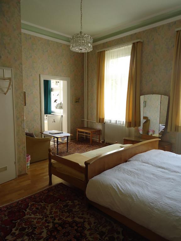 Hotel Tanneck Баден-Баден Стая снимка