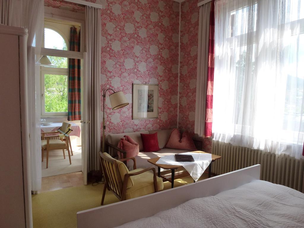 Hotel Tanneck Баден-Баден Стая снимка