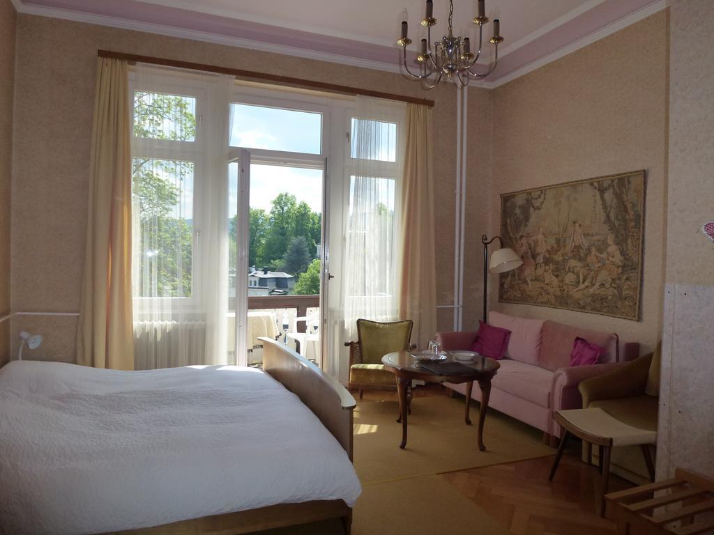 Hotel Tanneck Баден-Баден Екстериор снимка